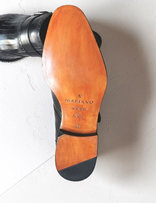 Sapatos Pretos em Couro da Marca Mariano! Novos!