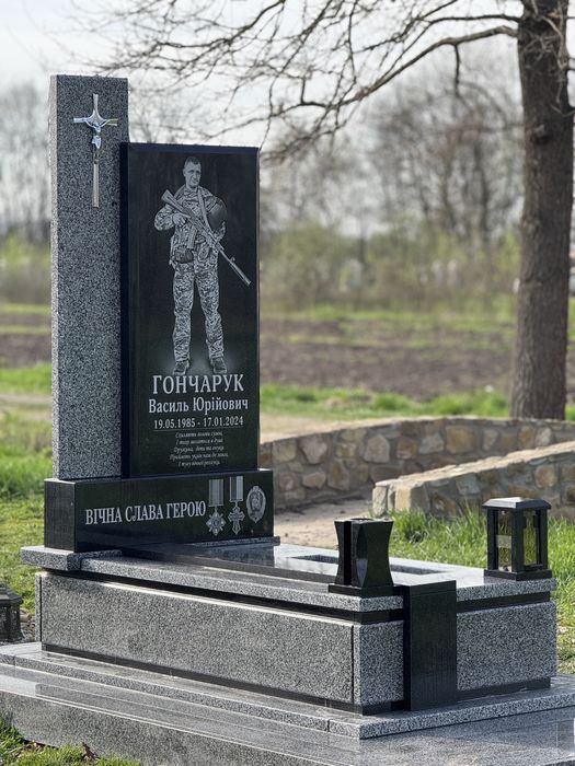 Памʼятник  з граніту товщина 5-тірка в наявності