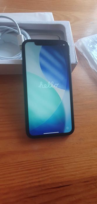 IPhone 11 64 GB +zestaw etui +etui z baterią