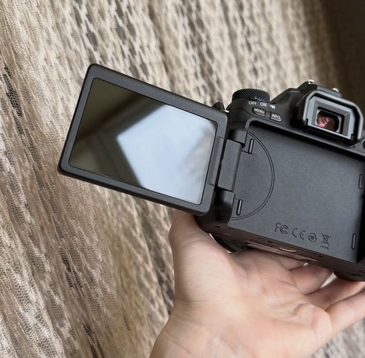 Canon EOS 760D + 50mm f/1.8 STM | 24.2 МП | Wi-Fi | Поворотний екран