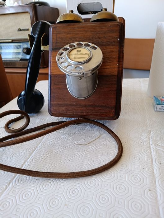 Telefona de parede antigo