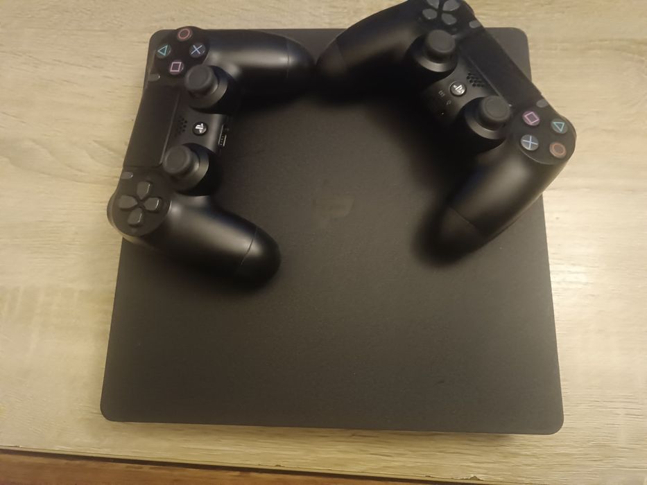 Консоль PlayStation 4 Slim
