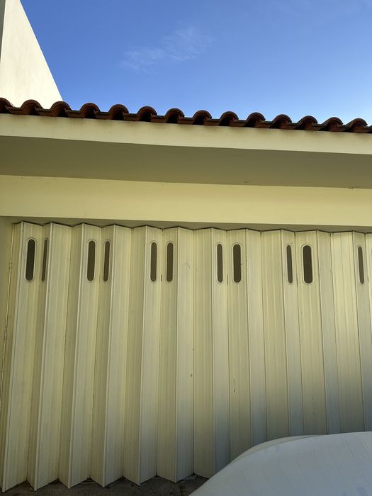 Portão garagem seccionado