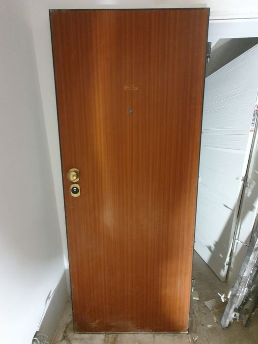 Porta blindada - perfeitas condições