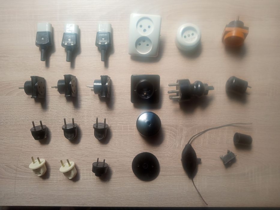 Stary osprzęt elektryczny bakelit 21 szt.