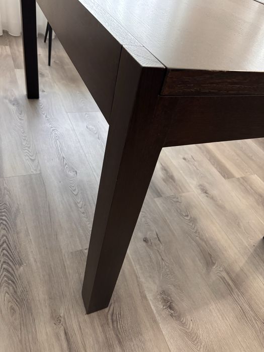 Mesa de sala em wengue.