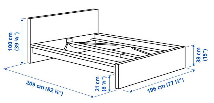 Um design simples com chapa de madeira maciça.Comprado no IKEA.