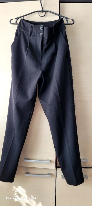 Жіночі чорні брюки