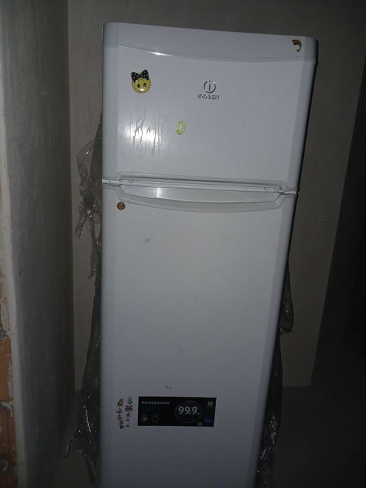 Працюючий холодильник