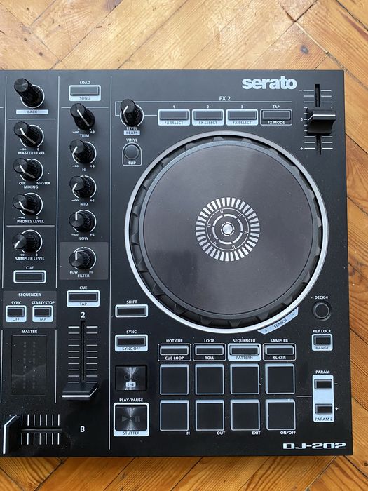 Контроллер Roland DJ 202 Serum