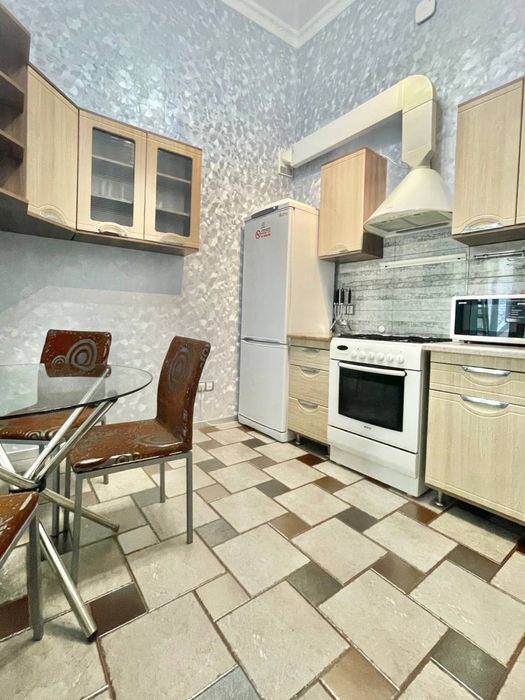 Подобова оренда квартири. Центр. ЦУМ. Пушкінська 9. Метро Театральна