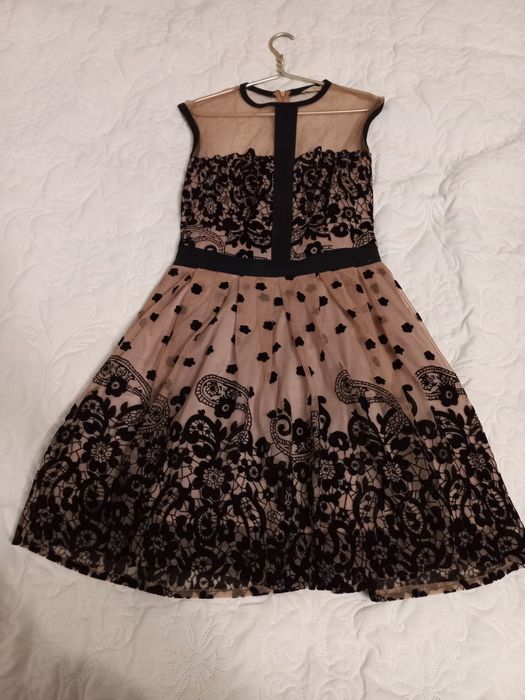 Плаття тілесного кольору