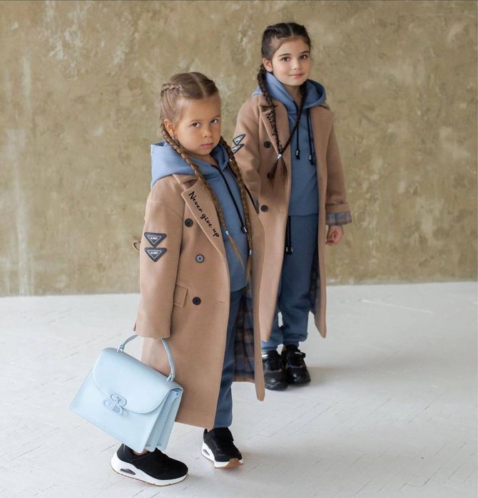 Шерстяное тёплое пальто на девочку