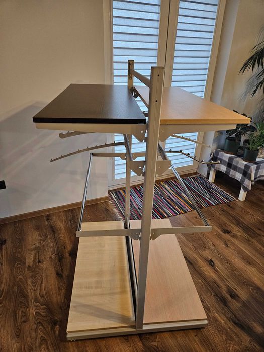 Regały do sklepu odzieżowego