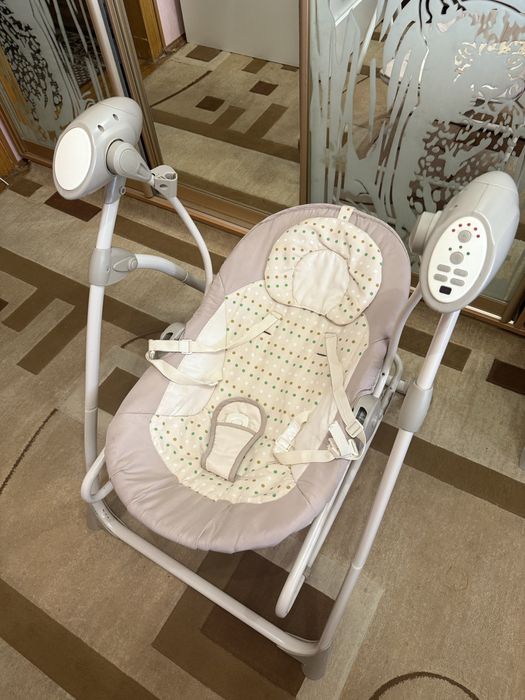 Гойдалка  колиска Заколисуючий центр, детская качеля Carello Карелло