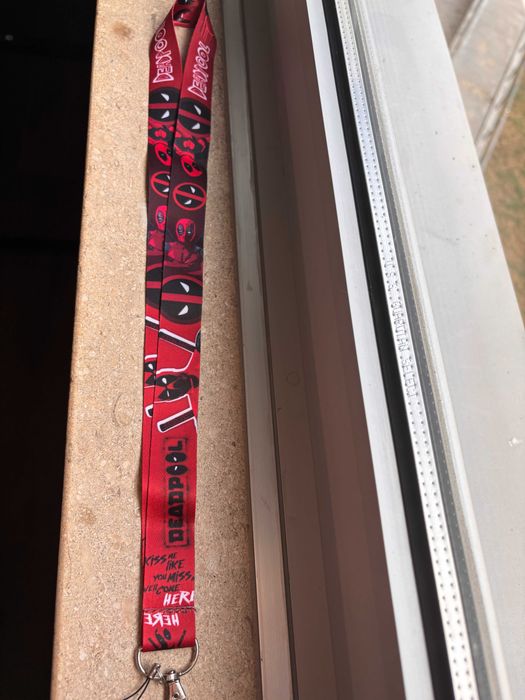 Fita Porta-Chaves / Porta-Cartões – Deadpool Clássico