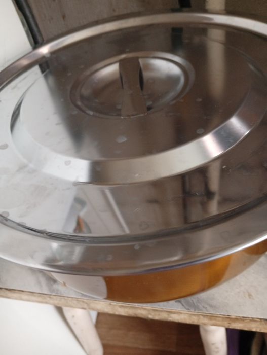 Продам Кастрюлю. Объем 5-6 литров