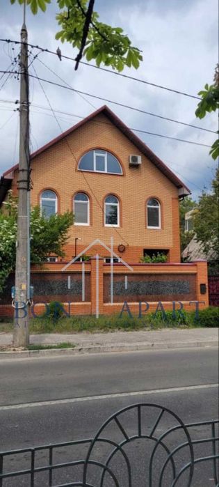 Здам в оренду Будинок з ремонтом. Офіс. Метро "Дорогожичі"