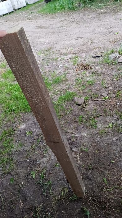 Drewniane słupki do pastucha