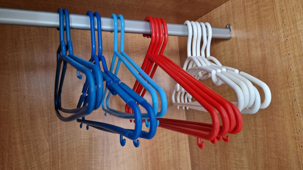 Conjunto 14 cabides multi cor em plastico