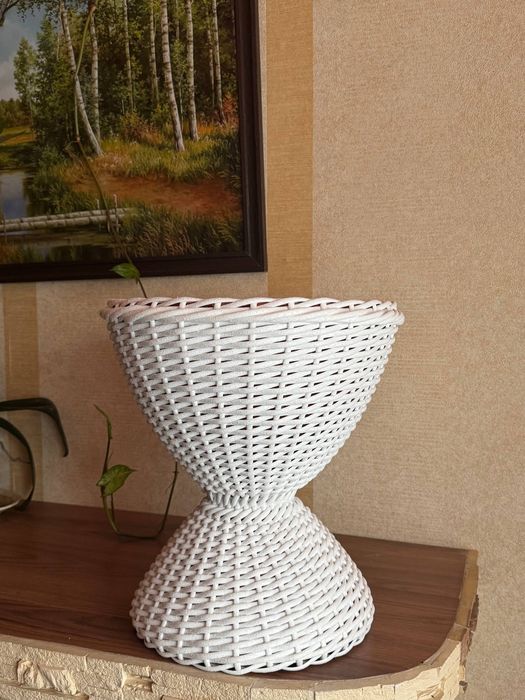 Кашпо з штучного ротангу