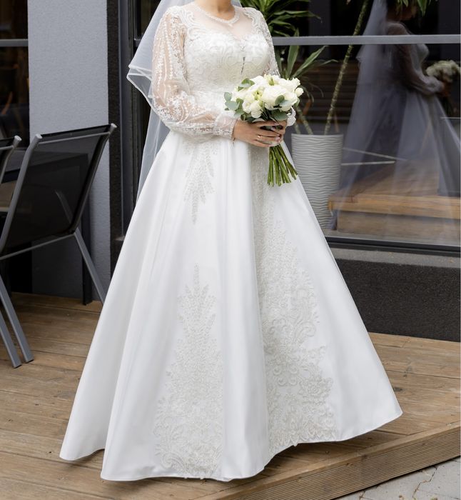 Продам весільну сукню