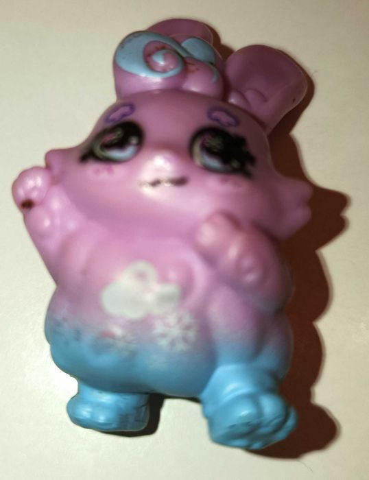 Figurka pokemon jak na zdjęciu, ok 4 cm