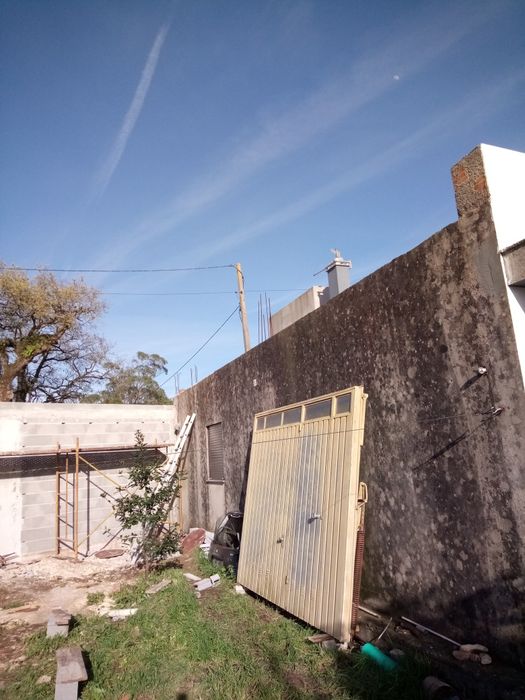 Portão de garagem com porta