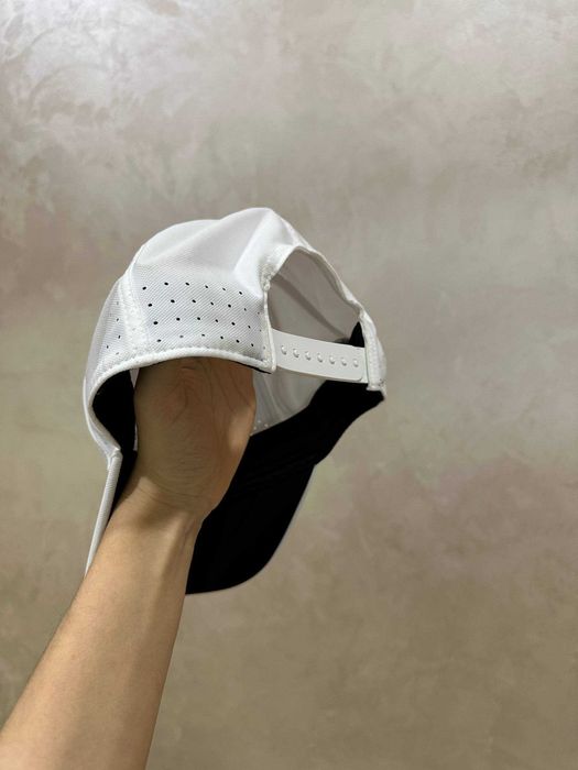 Продам кепку Nike, білу