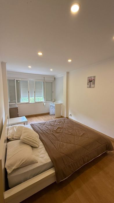 Alugo quarto no Cacém.