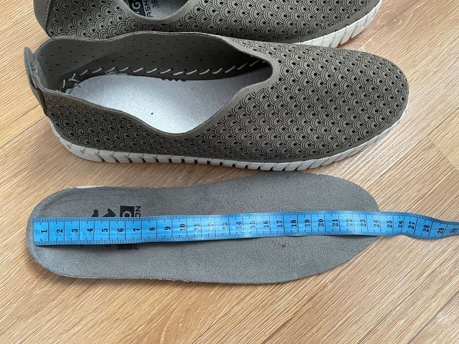 Półbuty trampki wsuwane Sneakeray ażurowe 2 GO Fashion 38