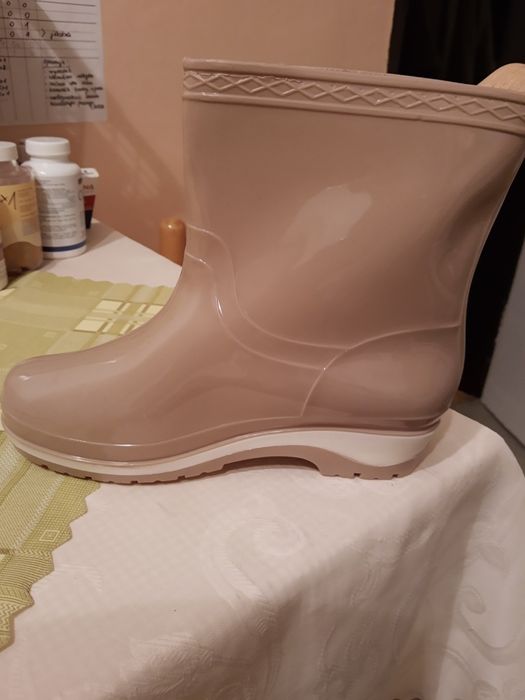 Gumiaki damskie beżowe