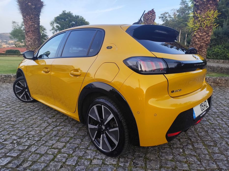 Peugeot e-208 GT - Todas as revisões na marca - Aceito Retoma — photo 3