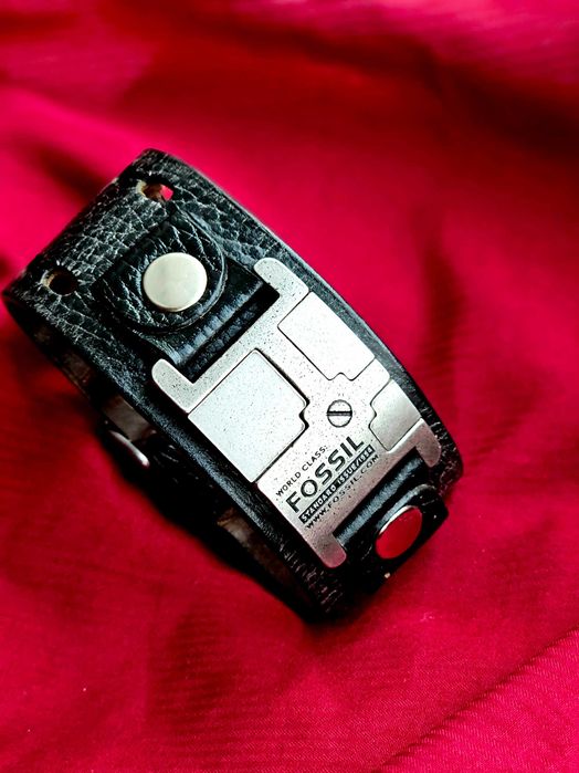 Продам кожаный браслет кожа металл от бренда Fossil