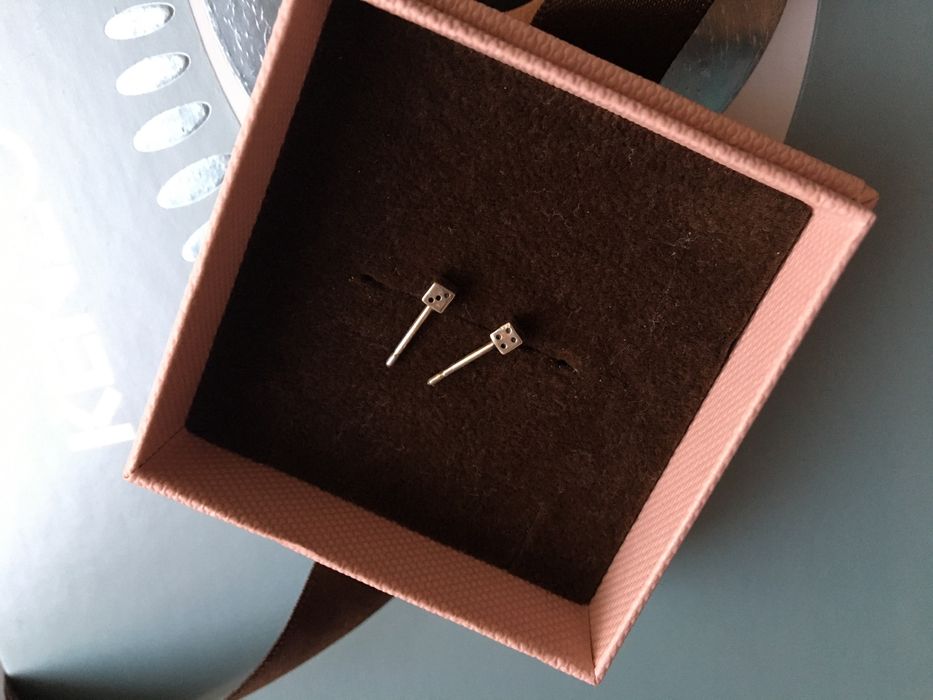 Srebrne kolczyki kostki sztyfty