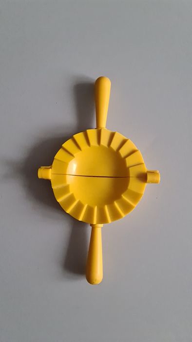 Forma/wykrajacz do lepienia pierogów