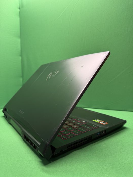 MSI Katana A15 AI B8V / Ryzen 7 8845HS  / RTX 4060 8 Gb/ 16GB / 1TB / 144Hz