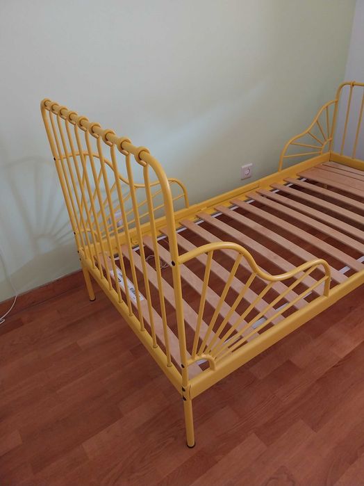 Cama extensível com estrado e colchão