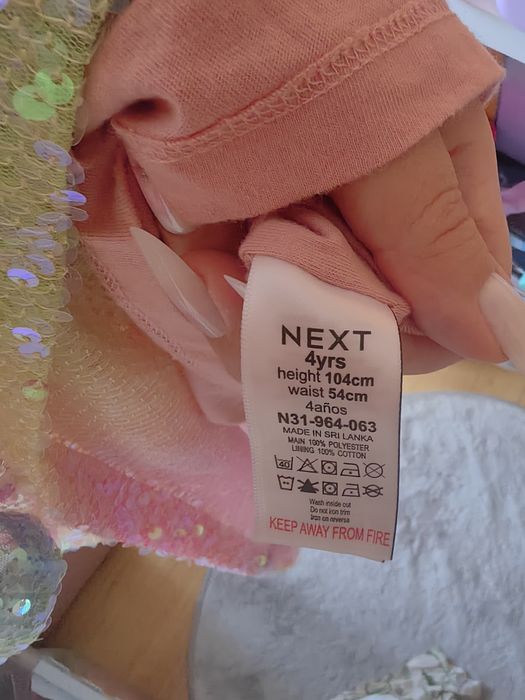 Sukienka cekinowa rybka NEXT r. 104
