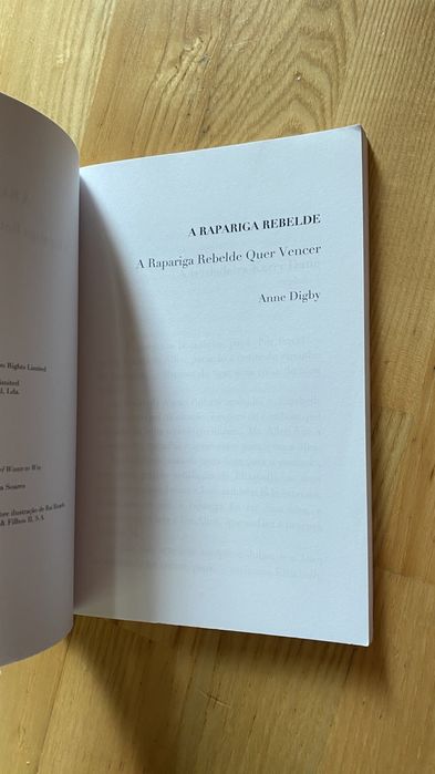 2 livros da coleção a rapariga rebelde