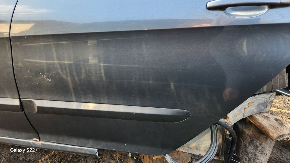 Двері Двери праві ліві передні Peugeot  пежо 308 колір фарби KTPD