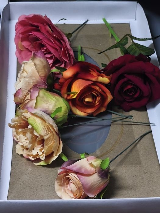 Lote Material Artesanato: +-60 Rosas de Sabão, Sacolas Premium e Borbo