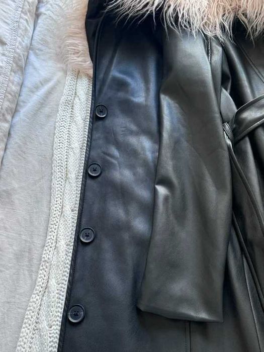 Długi Czarny płaszcz z kożuszkiem Rozmiar S stradivarius