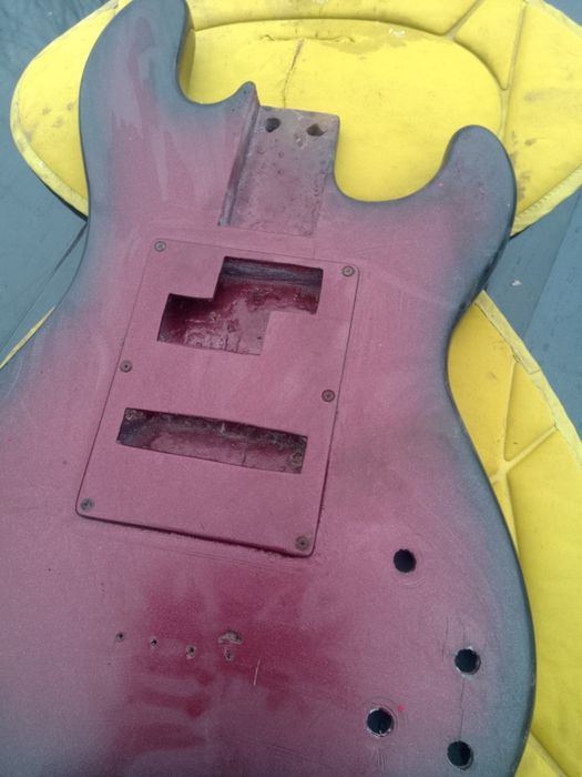 Корпус бас гітари