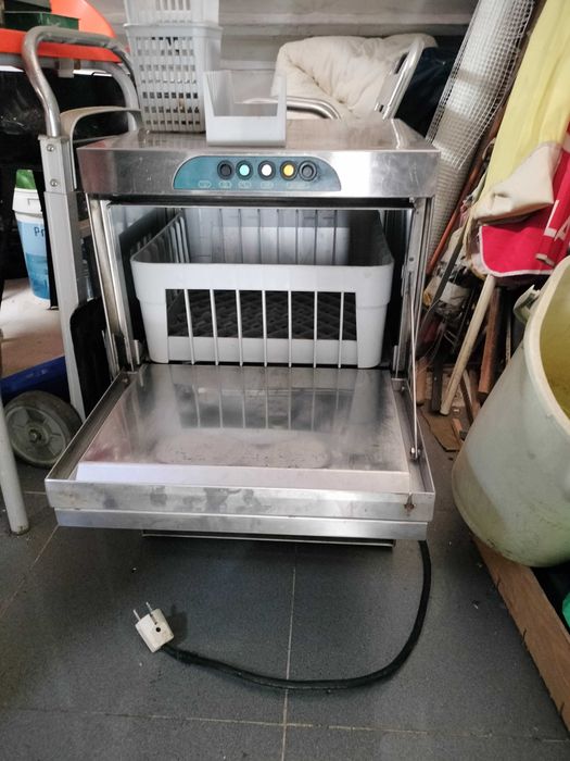 Maquina de lavar chavenas e copos