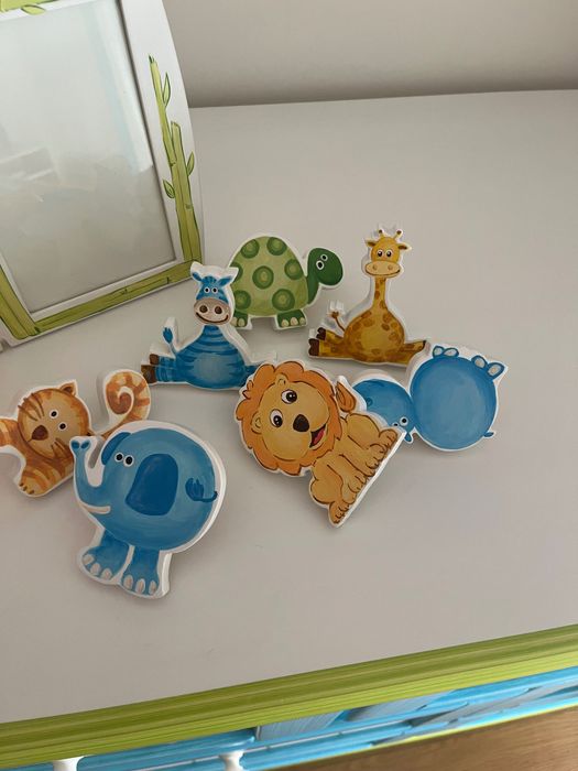 Moldura e puxadores quarto infantil Oficina Rústica