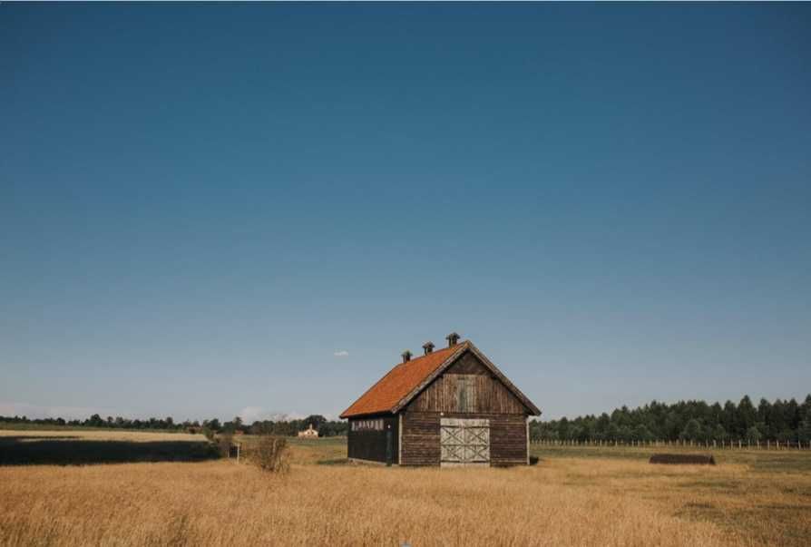 Sprzedam grunt rolny od 3 - 5 ha z budynkiem stajni. Gołębiewo !!!