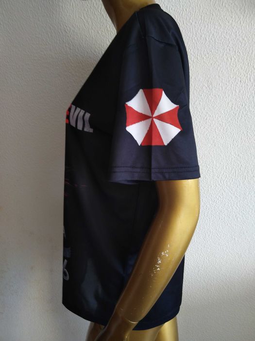 T-Shirt Resident Evil Umbrella Corporation Social Distance Training Since 1996