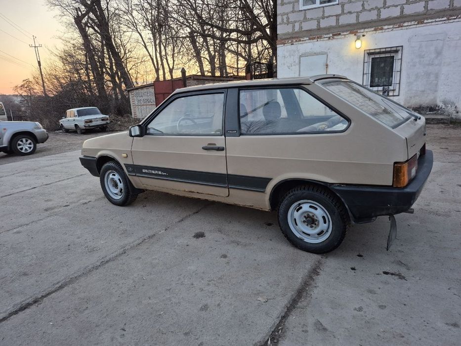 Автомобіль ВАЗ 2108