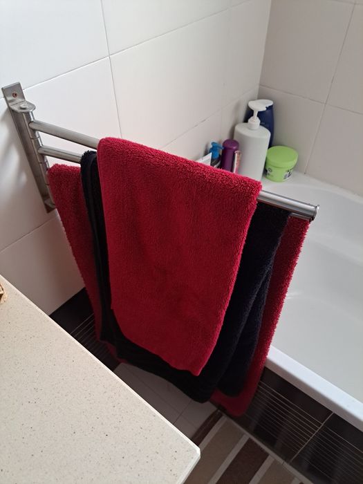 vendo dois Toalheiros - novo ikea com 3 suportes/usado 3 suportes